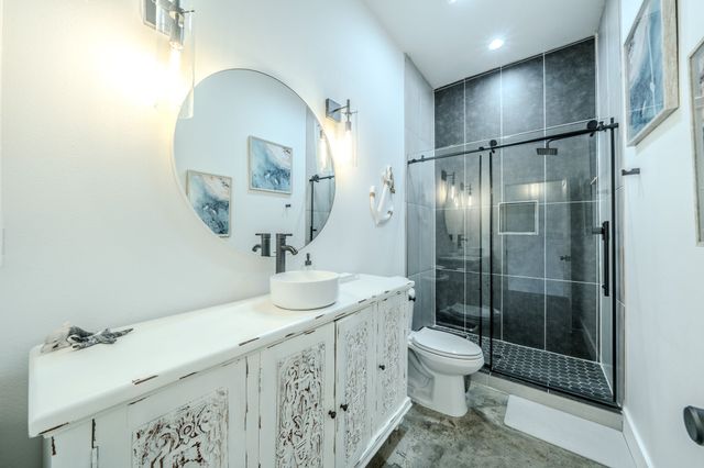 136 Deer Park Loop, Mabank, TX 75156
