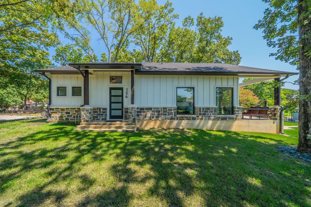 136 Deer Park Loop, Mabank, TX 75156