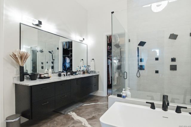 2928 Rustlers TRL, San Antonio, TX 78245