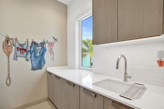 904 Ponce De Leon Drive, Fort Lauderdale, FL 33316