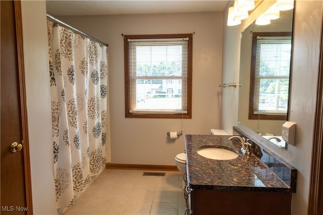 8471 Henry Street, Navarre, OH 44662