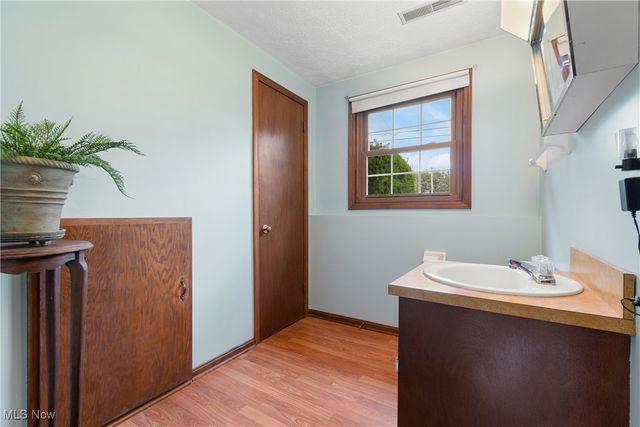 8471 Henry Street, Navarre, OH 44662