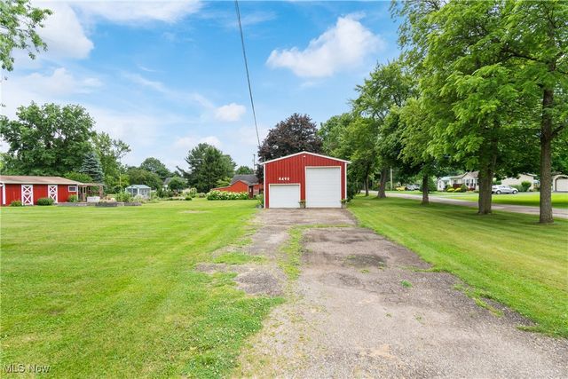 8471 Henry Street, Navarre, OH 44662