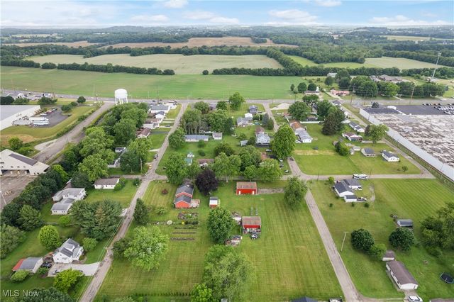 8471 Henry Street, Navarre, OH 44662