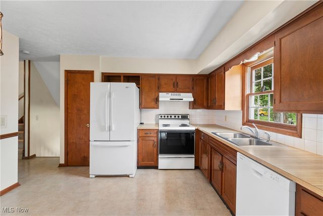 8471 Henry Street, Navarre, OH 44662