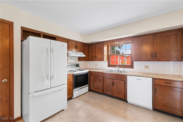 8471 Henry Street, Navarre, OH 44662