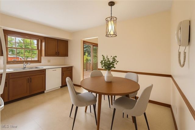 8471 Henry Street, Navarre, OH 44662