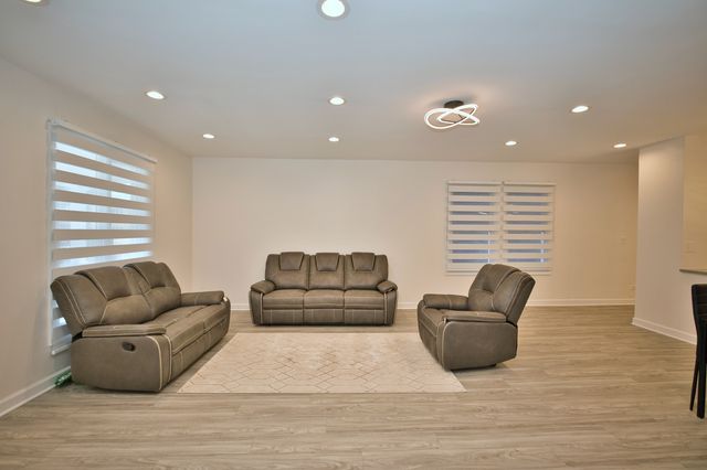 4616 N Kostner Avenue, Chicago, IL 60630