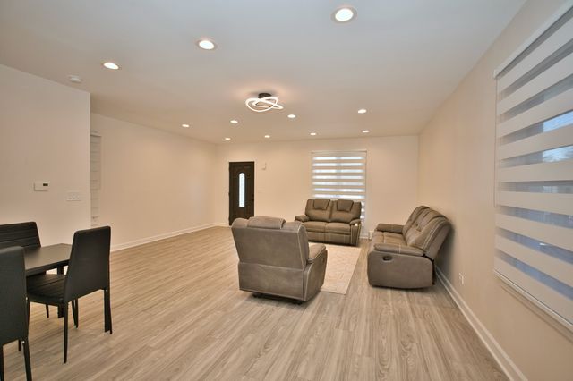 4616 N Kostner Avenue, Chicago, IL 60630