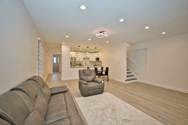 4616 N Kostner Avenue, Chicago, IL 60630