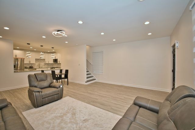 4616 N Kostner Avenue, Chicago, IL 60630