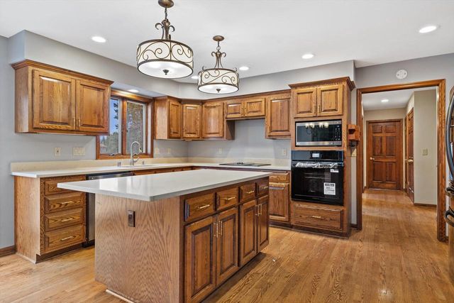 1825 Derrin LANE, Brookfield, WI 53045