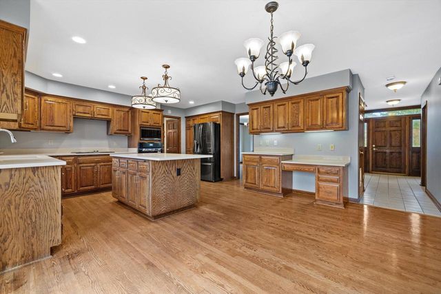 1825 Derrin LANE, Brookfield, WI 53045