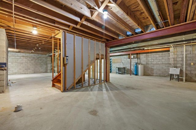 1825 Derrin LANE, Brookfield, WI 53045