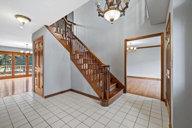 1825 Derrin LANE, Brookfield, WI 53045