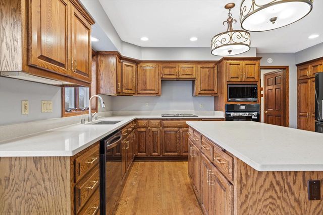 1825 Derrin LANE, Brookfield, WI 53045