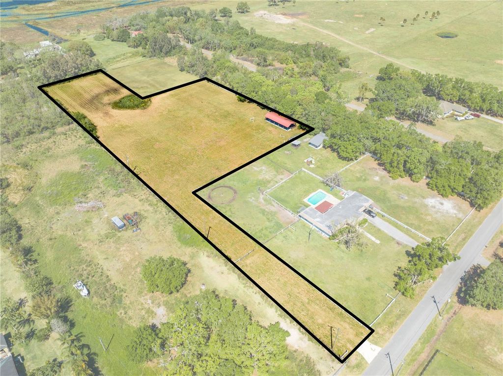 Image 4 of property listing at XXXX CHEROKEE RD, St Cloud, FL 34772