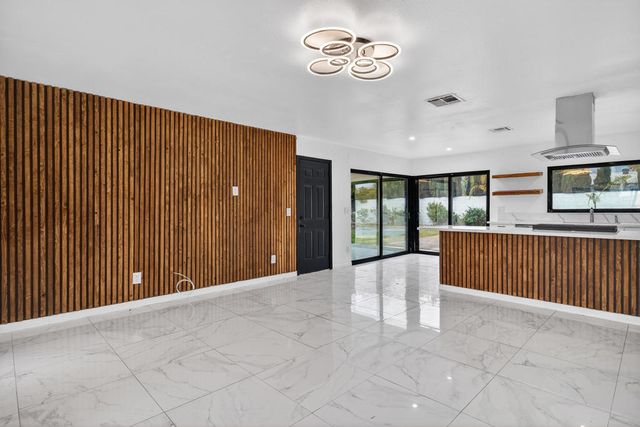 2251 N San Gorgonio Road, Palm Springs, CA 92262