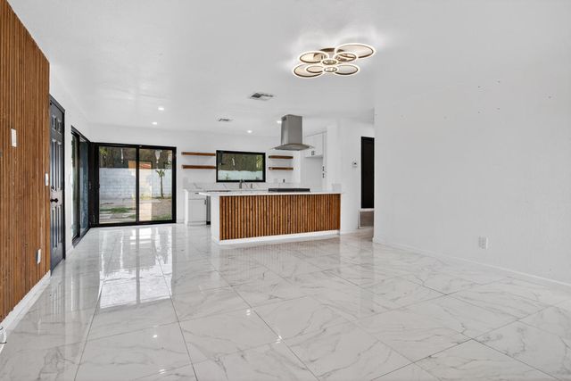 2251 N San Gorgonio Road, Palm Springs, CA 92262