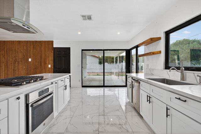 2251 N San Gorgonio Road, Palm Springs, CA 92262