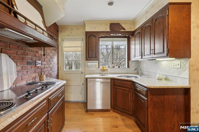 185 Beechwood Road, Ridgewood, NJ 07450