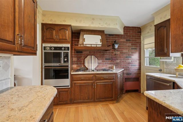 185 Beechwood Road, Ridgewood, NJ 07450