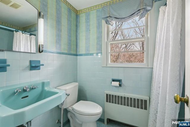 185 Beechwood Road, Ridgewood, NJ 07450