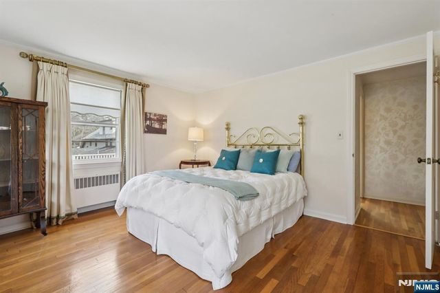 185 Beechwood Road, Ridgewood, NJ 07450