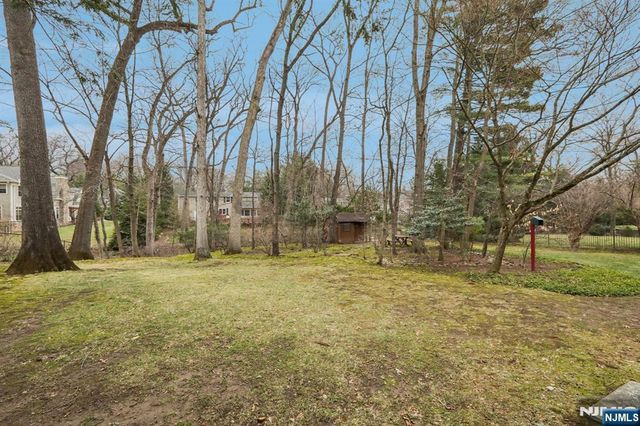 185 Beechwood Road, Ridgewood, NJ 07450