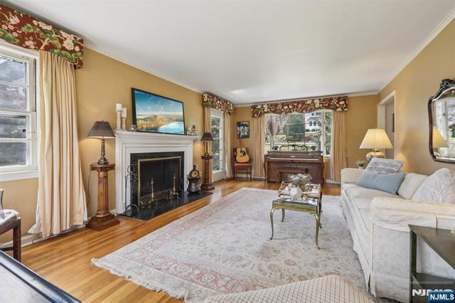 185 Beechwood Road, Ridgewood, NJ 07450