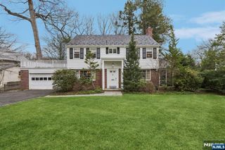 185 Beechwood Road, Ridgewood, NJ 07450