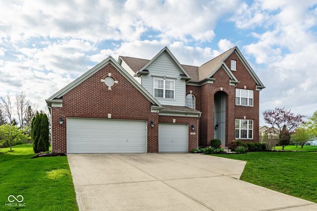 6821 Woodhaven Place, Zionsville, IN 46077