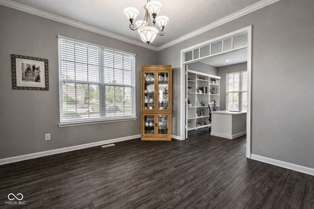 6821 Woodhaven Place, Zionsville, IN 46077