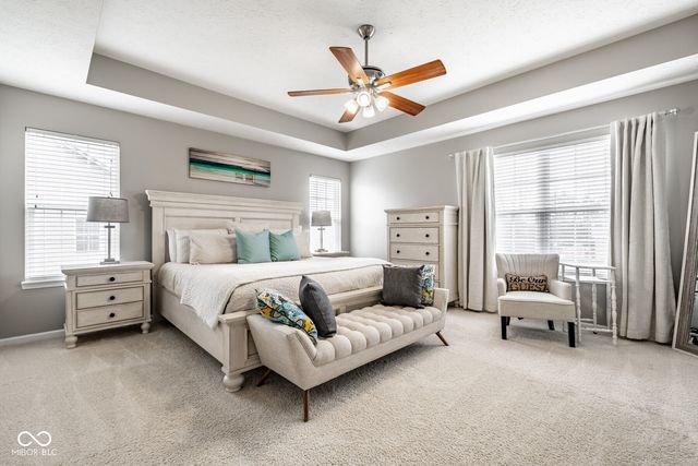 6821 Woodhaven Place, Zionsville, IN 46077