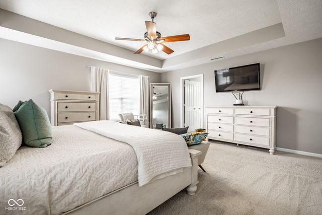 6821 Woodhaven Place, Zionsville, IN 46077