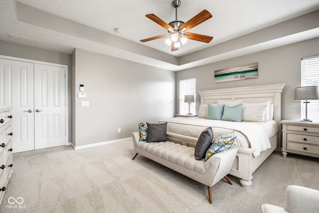 6821 Woodhaven Place, Zionsville, IN 46077