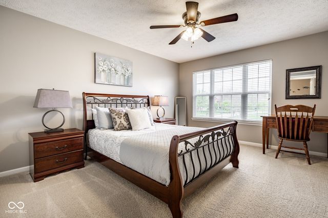 6821 Woodhaven Place, Zionsville, IN 46077