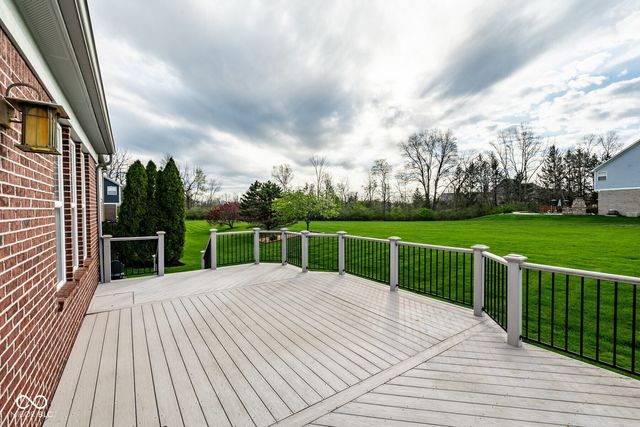 6821 Woodhaven Place, Zionsville, IN 46077