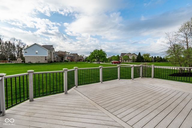 6821 Woodhaven Place, Zionsville, IN 46077