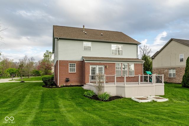 6821 Woodhaven Place, Zionsville, IN 46077