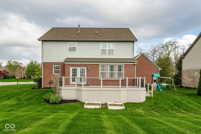 6821 Woodhaven Place, Zionsville, IN 46077
