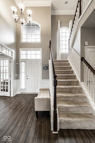 6821 Woodhaven Place, Zionsville, IN 46077