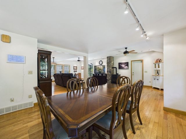 121 Plain St, Rehoboth, MA 02769