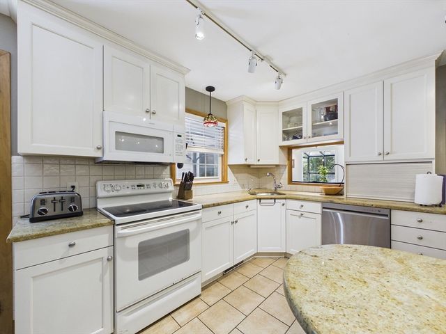 121 Plain St, Rehoboth, MA 02769