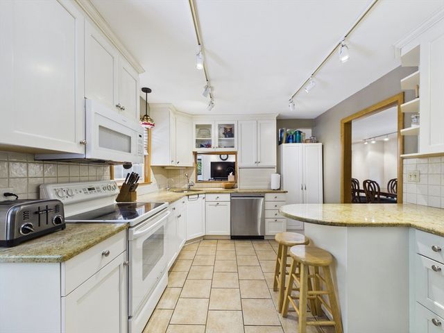 121 Plain St, Rehoboth, MA 02769