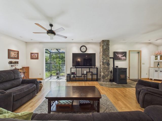 121 Plain St, Rehoboth, MA 02769
