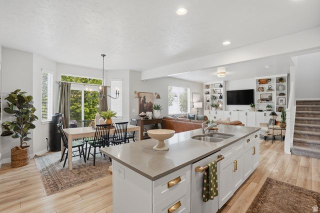 3763 W GRASSY MEADOW DR, South Jordan, UT 84009