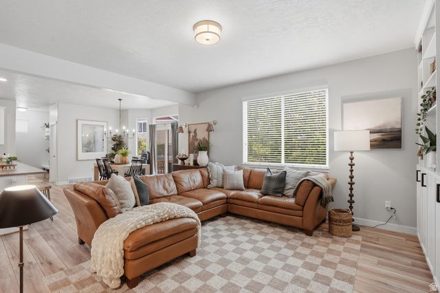 3763 W GRASSY MEADOW DR, South Jordan, UT 84009