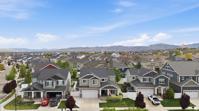 3763 W GRASSY MEADOW DR, South Jordan, UT 84009