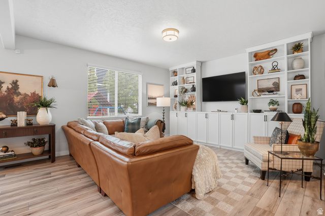 3763 W GRASSY MEADOW DR, South Jordan, UT 84009